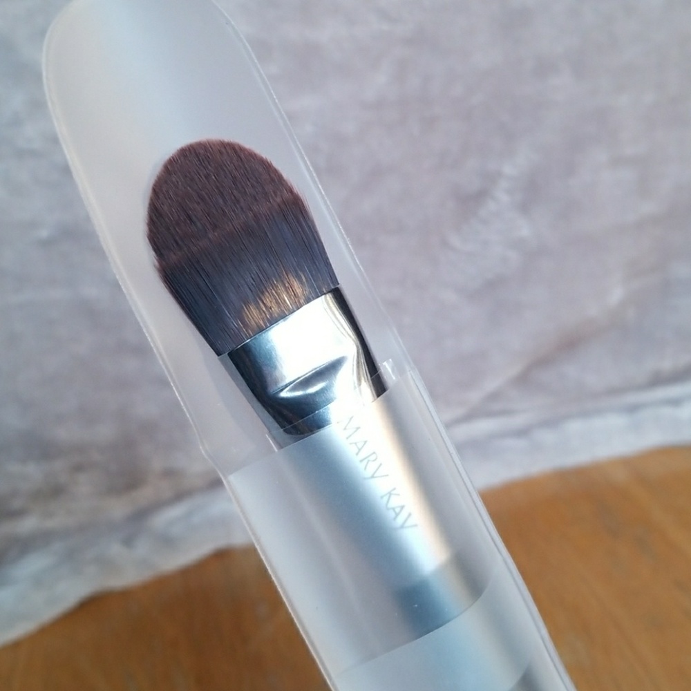 Liquid Foundation Mary Kay Brush